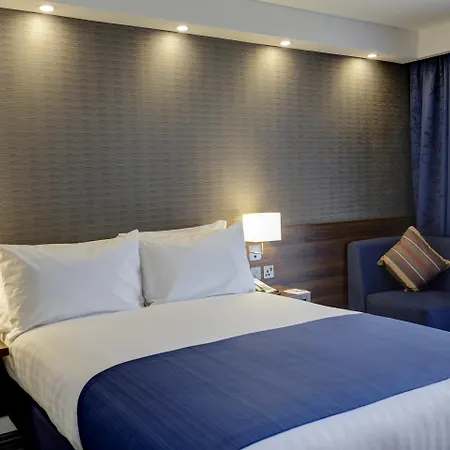 Holiday Inn Express London - Excel By Ihg-3